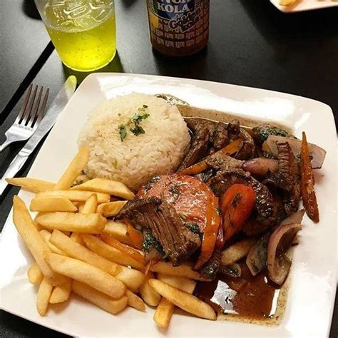 Lomo saltado con arroz