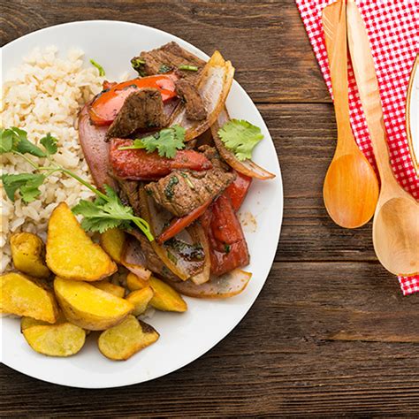 Lomo saltado con arroz