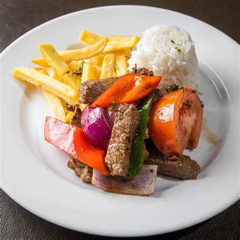 Lomo saltado con arroz