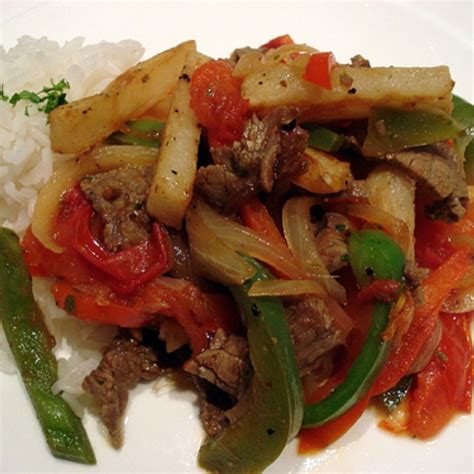 Lomo saltado con arroz