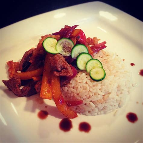 Lomo saltado con arroz