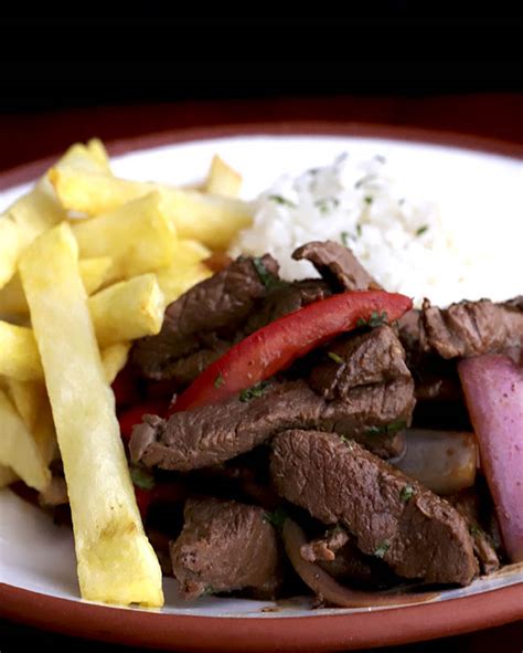 Lomo saltado con arroz