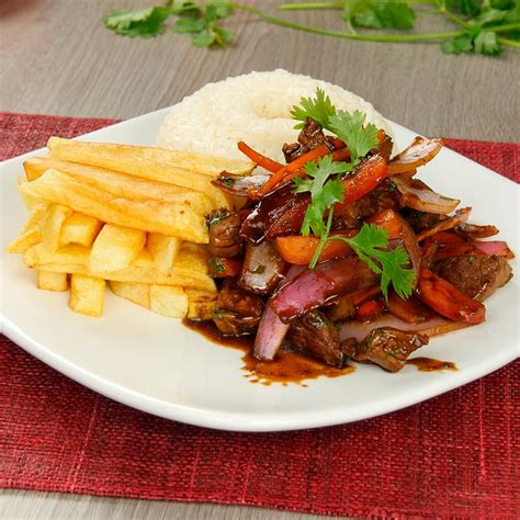 Lomo saltado con arroz