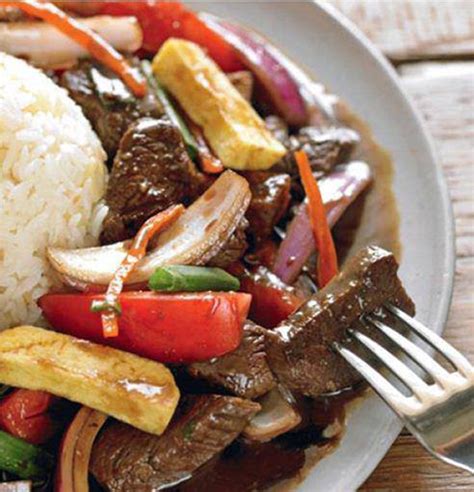 Lomo saltado con arroz