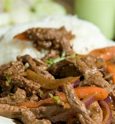 Lomo saltado con arroz