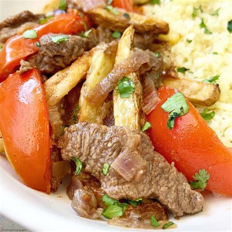 Lomo saltado con arroz