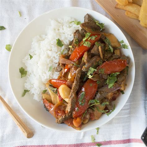 Lomo saltado con arroz