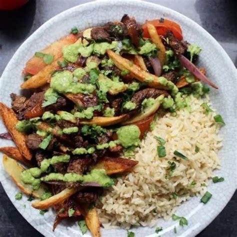 Lomo saltado con arroz