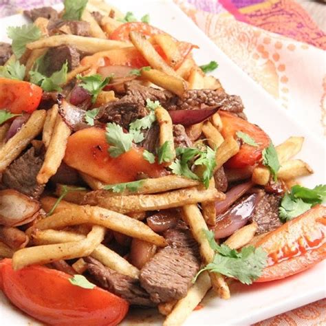 Lomo saltado con arroz