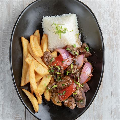 Lomo saltado con arroz