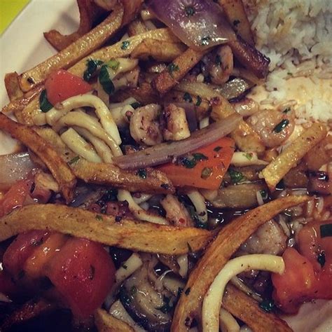 Lomo saltado con arroz