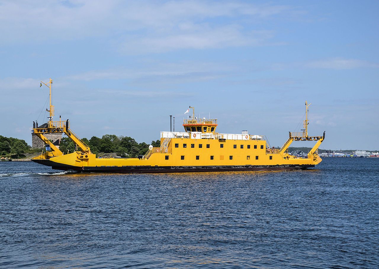 Ferry_in_Karlskrona.jpg