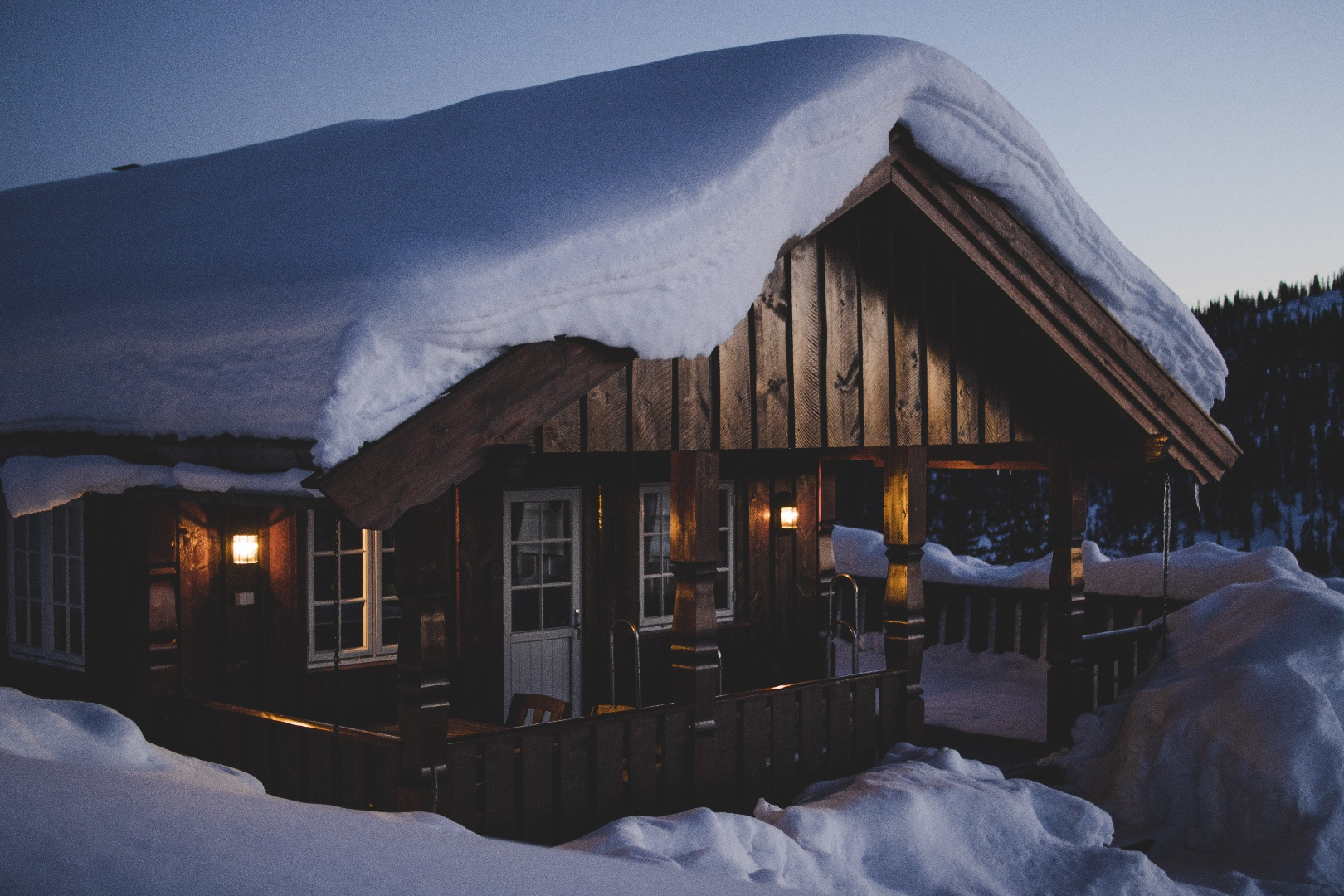 a_cabin_in_the_snow.png