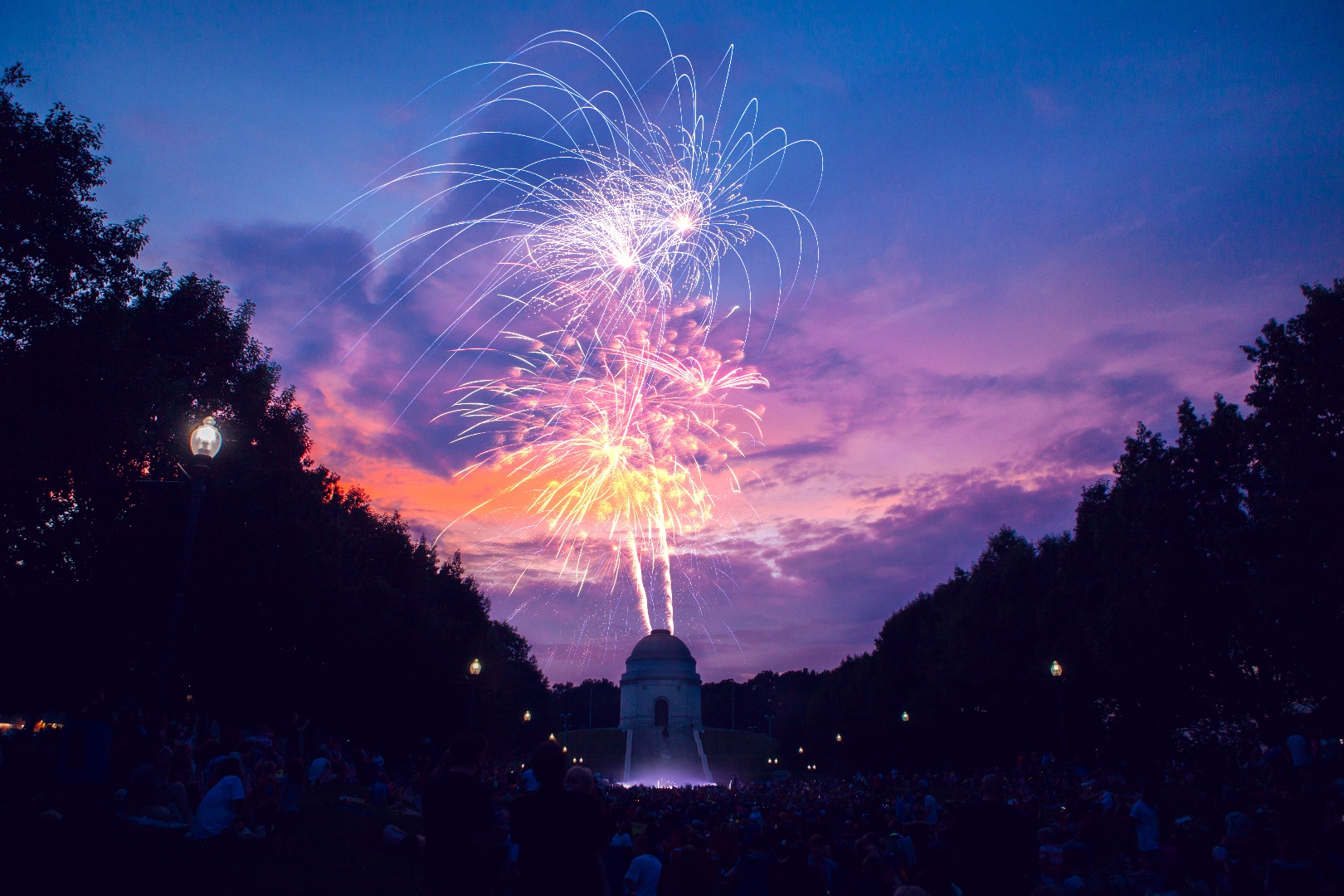 fireworks_at_the_war_memorial.png