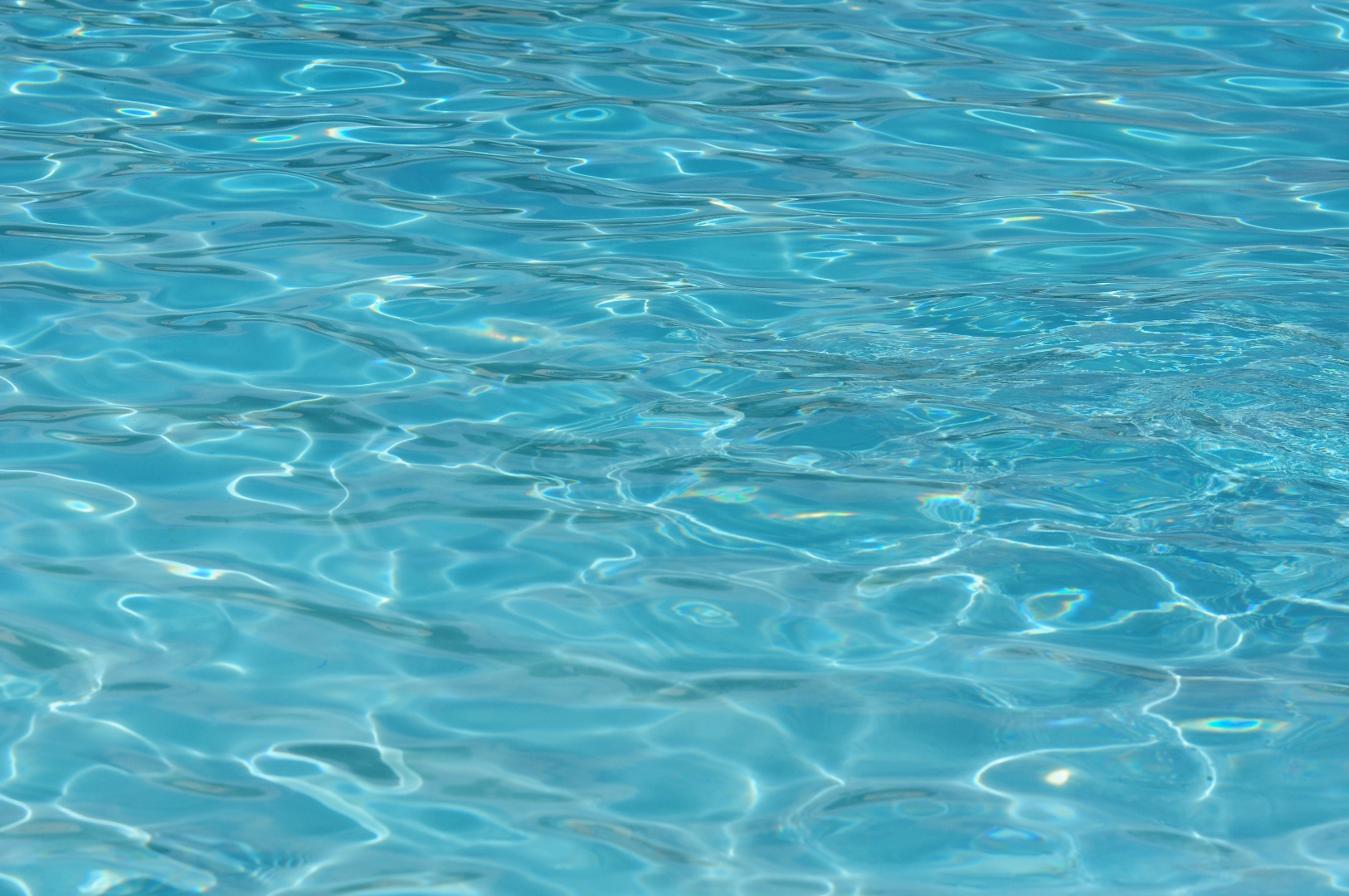 water_surface_in_a_swimming_pool.png