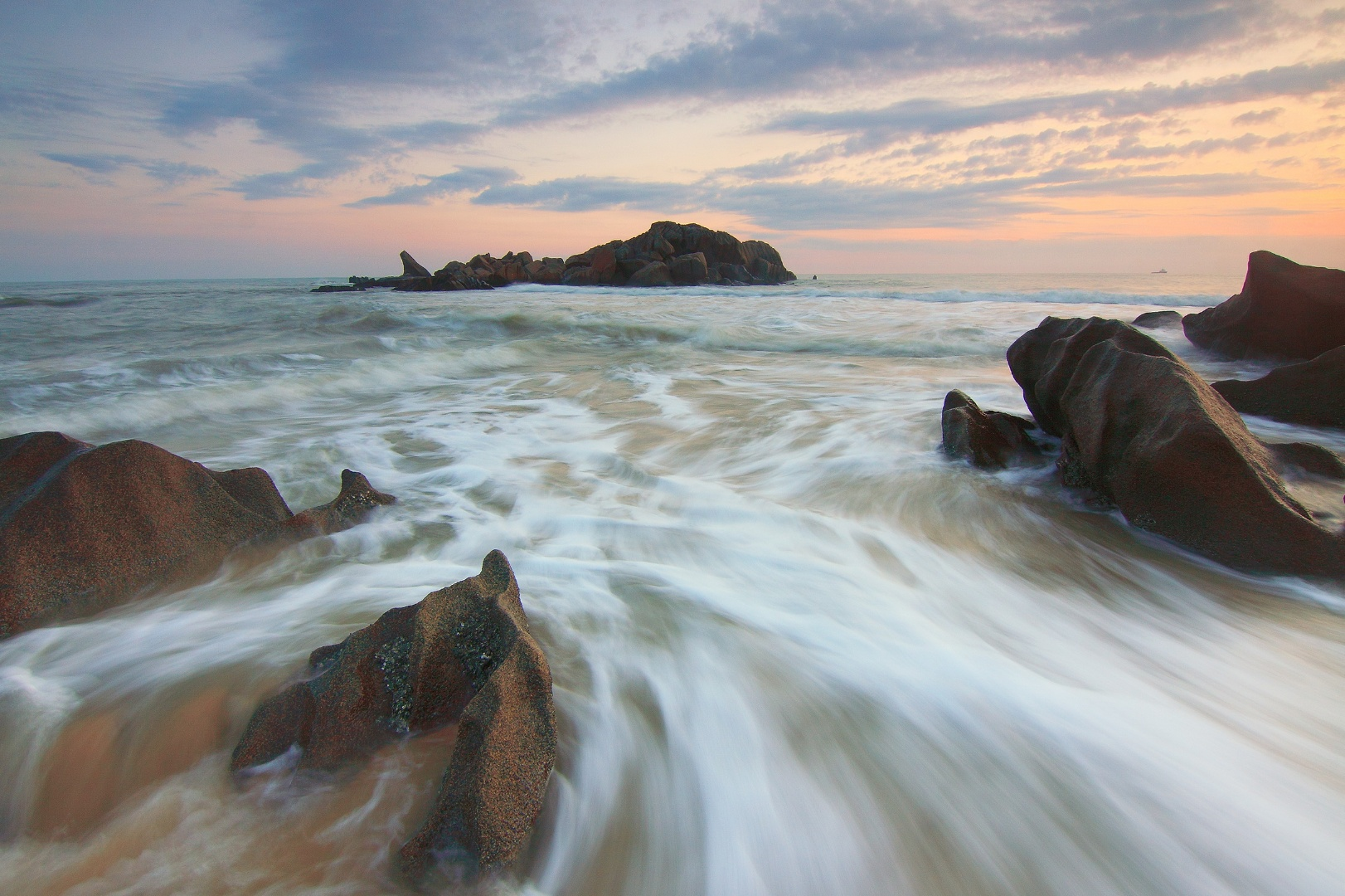 waves_crashing_on_the_beach_at_sunset.png