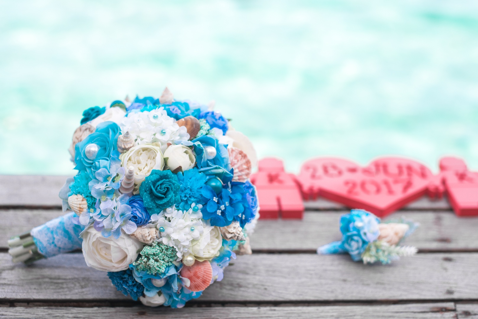 wedding_bouquet_on_the_beach.png