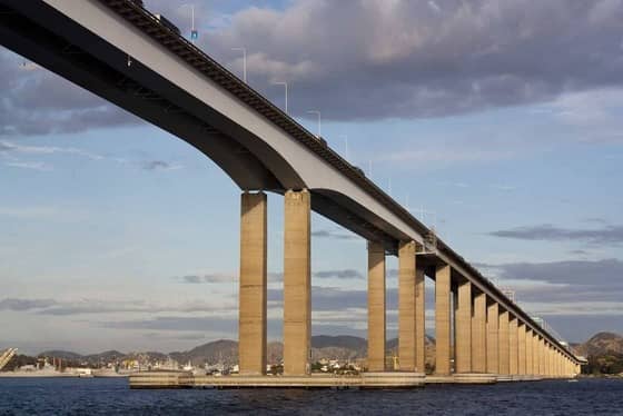 2240px-Bridge_to_Niteroi.jpg